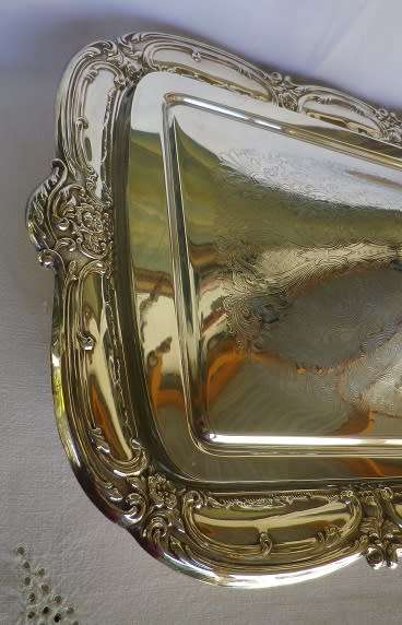 SUPERB LARGE ORNATE SILVER-PLATED RECTANGULAR SERVING BOWL WITH GLASS LINER. 50 x 33.5cm