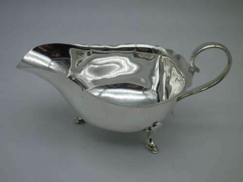 MAPPIN & WEBB HALLMARKED SILVER GRAVY SAUCE BOAT  Sheffield 1932  92g Excellent condition