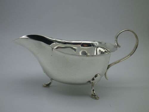 MAPPIN & WEBB HALLMARKED SILVER GRAVY SAUCE BOAT  Sheffield 1932  92g Excellent condition