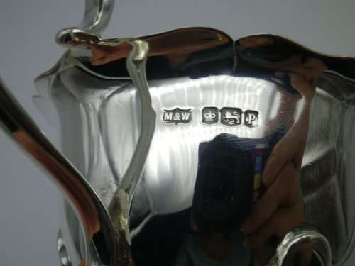 MAPPIN & WEBB HALLMARKED SILVER GRAVY SAUCE BOAT  Sheffield 1932  92g Excellent condition