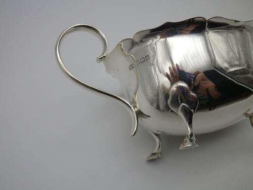 MAPPIN & WEBB HALLMARKED SILVER GRAVY SAUCE BOAT  Sheffield 1932  92g Excellent condition