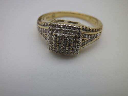 9ct yellow gold and diamond cluster NMJ DESIGNER ring. Diamond: 0.22ct Size: J-K SI Certificate