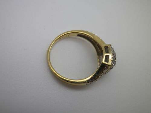 9ct yellow gold and diamond cluster NMJ DESIGNER ring. Diamond: 0.22ct Size: J-K SI Certificate