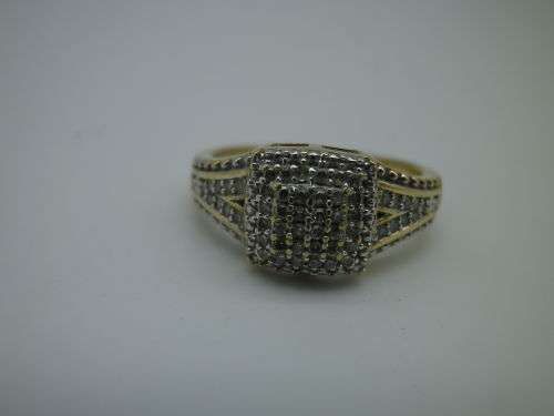 9ct yellow gold and diamond cluster NMJ DESIGNER ring. Diamond: 0.22ct Size: J-K SI Certificate