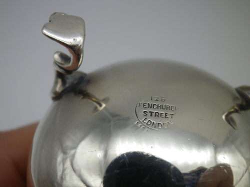 HALLMARKED STERLING SILVER SMALL CREAMER. Birmingham, 1905 8.4cm 61 GRMS. 8.4cm tall