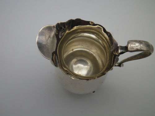 HALLMARKED STERLING SILVER SMALL CREAMER. Birmingham, 1905 8.4cm 61 GRMS. 8.4cm tall