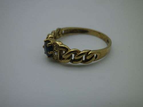 PRETTY VINTAGE 9CT GOLD, SAPPHIRE AND DIAMOND RING. SIZE: "O". 2.23grms