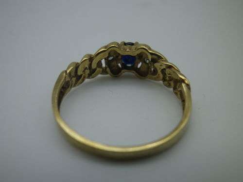 PRETTY VINTAGE 9CT GOLD, SAPPHIRE AND DIAMOND RING. SIZE: "O". 2.23grms