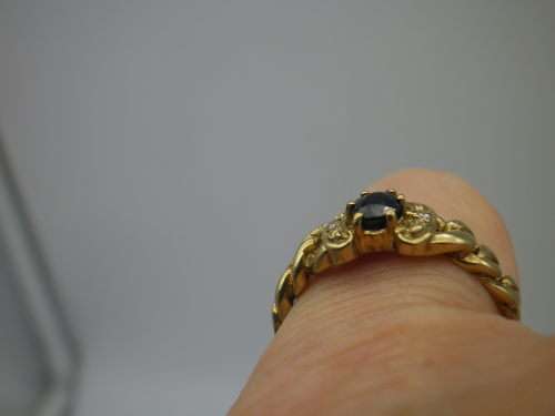 PRETTY VINTAGE 9CT GOLD, SAPPHIRE AND DIAMOND RING. SIZE: "O". 2.23grms