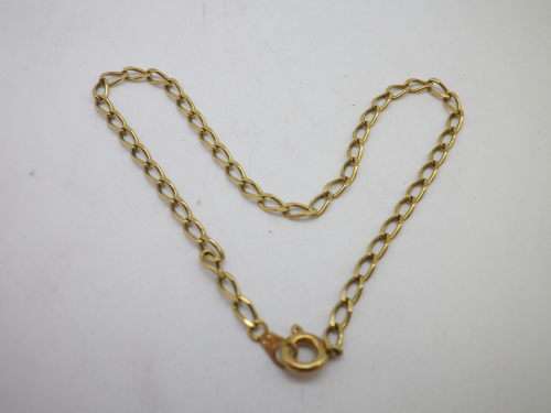 Lovely 9ct yellow gold bracelet. 18.5 cm long 1.6 grms.