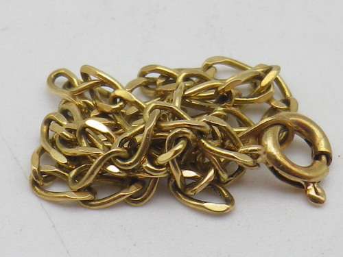 Lovely 9ct yellow gold bracelet. 18.5 cm long 1.6 grms.