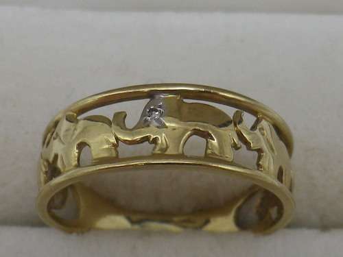 Gorgeous Vintage 9ct yellow gold ELEPHANT ring with little diamond. Size P  approx 2 grms