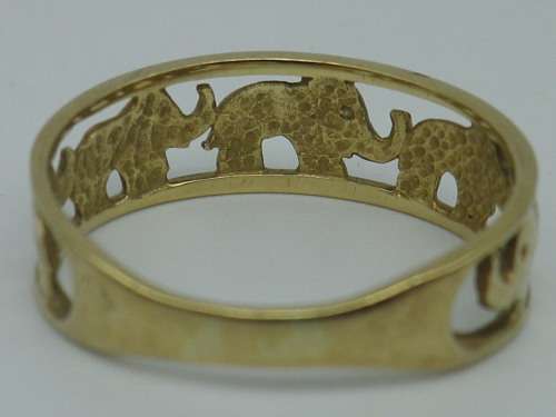 Gorgeous Vintage 9ct yellow gold ELEPHANT ring with little diamond. Size P  approx 2 grms
