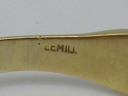 Gorgeous Vintage 9ct yellow gold ELEPHANT ring with little diamond. Size P  approx 2 grms