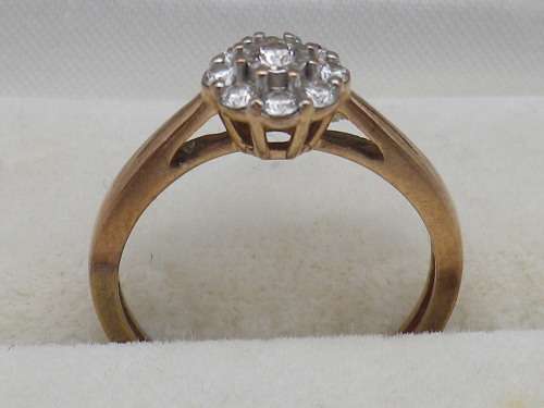 Gorgeous Vintage 9ct Rose Gold & 8 diamond cluster ring  Size K,  1.6 grms