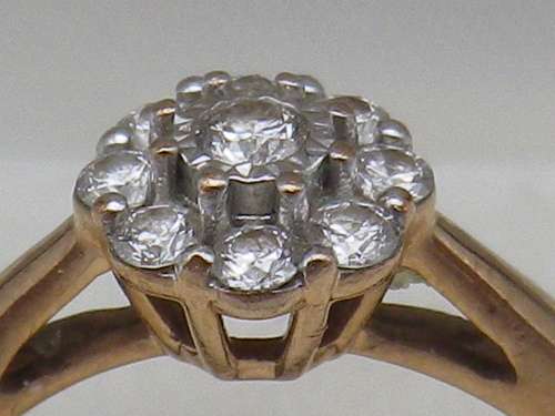 Gorgeous Vintage 9ct Rose Gold & 8 diamond cluster ring  Size K,  1.6 grms