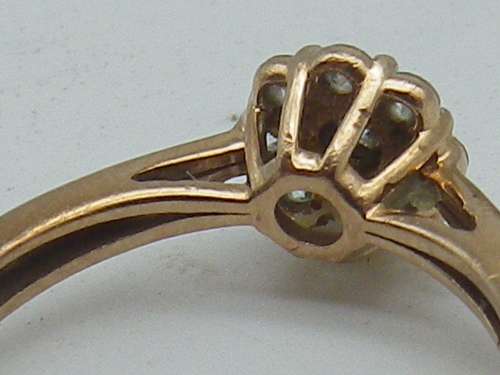 Gorgeous Vintage 9ct Rose Gold & 8 diamond cluster ring  Size K,  1.6 grms