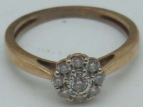 Gorgeous Vintage 9ct Rose Gold & 8 diamond cluster ring  Size K,  1.6 grms