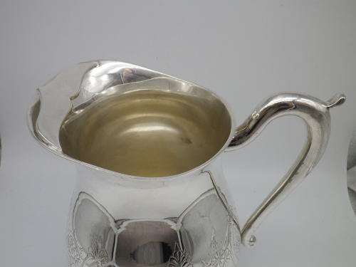 LARGE SILVER PLATED VINTAGE  JUG WITH ICE LIP LOVELY CHASED DECORATION. EXCELLENT CONDITION 20CM