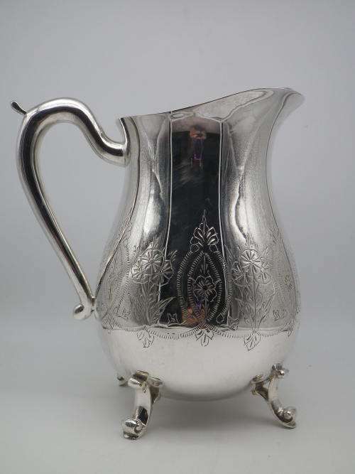 LARGE SILVER PLATED VINTAGE  JUG WITH ICE LIP LOVELY CHASED DECORATION. EXCELLENT CONDITION 20CM