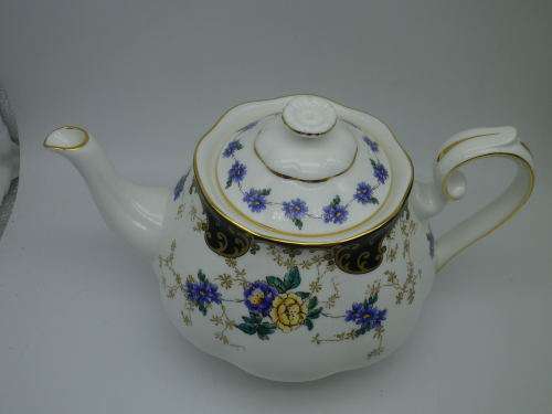 ROYAL ALBERT `DUCHESS`  SPECIAL CENTENARY EDITION LARGE TEAPOT 2010