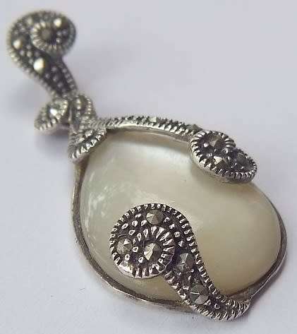 Designer Sterling Silver, Marcasite & Mother of Pearl Pendant 4 x 1.8cm 5grms