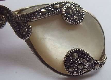 Designer Sterling Silver, Marcasite & Mother of Pearl Pendant 4 x 1.8cm 5grms