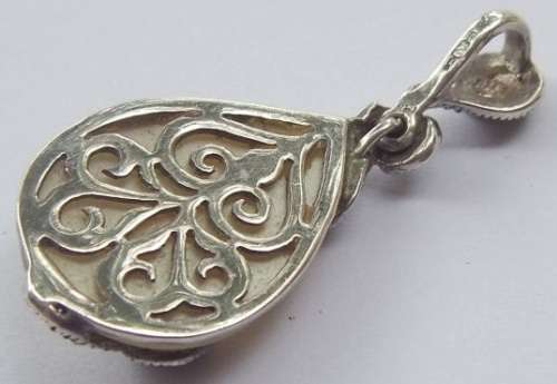 Designer Sterling Silver, Marcasite & Mother of Pearl Pendant 4 x 1.8cm 5grms