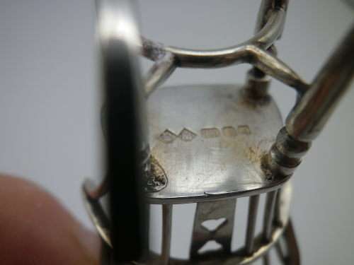 For KieSam only please!  SILVER MINIATURE ROCKING CHAIR. RARE! 5.5cm tall 14 grms LONDON c1975