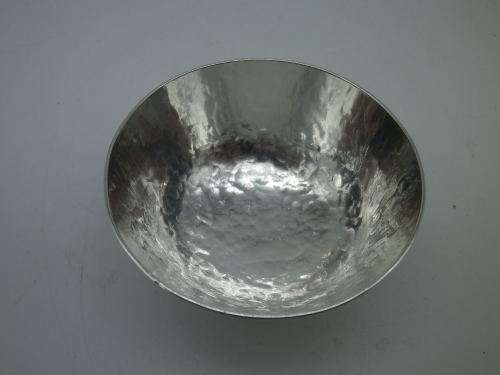 Rare 999 SILVER, ZIMBABWE SMALL ROUND HAMMERED BOWL. 5cm x 2.5 cm 33grms
