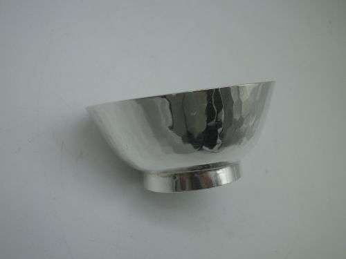 Rare 999 SILVER, ZIMBABWE SMALL ROUND HAMMERED BOWL. 5cm x 2.5 cm 33grms