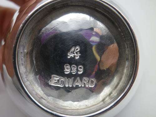 Rare 999 SILVER, ZIMBABWE SMALL ROUND HAMMERED BOWL. 5cm x 2.5 cm 33grms