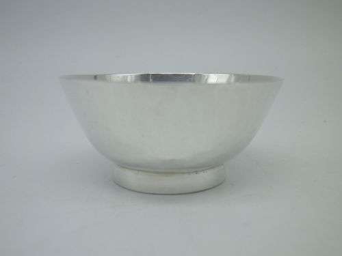 Rare 999 SILVER, ZIMBABWE SMALL ROUND HAMMERED BOWL. 5cm x 2.5 cm 33grms