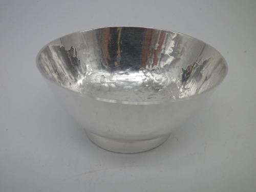 Rare 999 SILVER, ZIMBABWE SMALL ROUND HAMMERED BOWL. 5cm x 2.5 cm 33grms