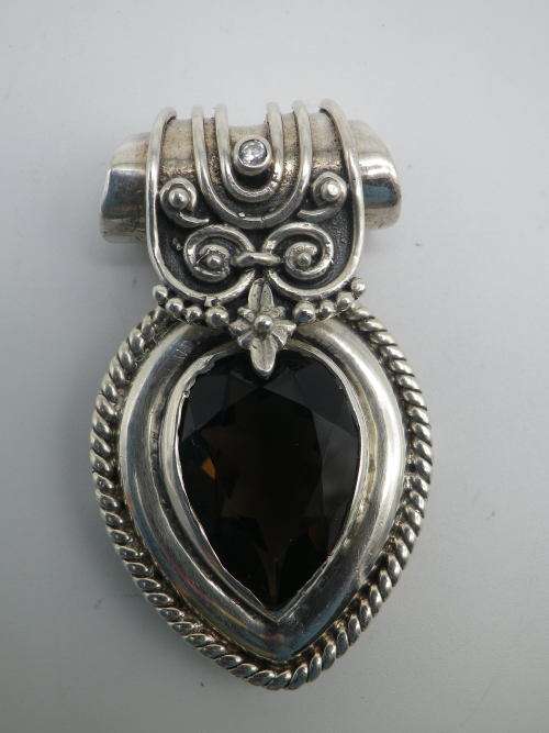 STERLING SILVER & SMOKEY QUARTZ LARGE VINTAGE PENDANT. MAGNIFICENT. 4.5 x3 cm 22grms