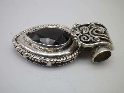 STERLING SILVER & SMOKEY QUARTZ LARGE VINTAGE PENDANT. MAGNIFICENT. 4.5 x3 cm 22grms