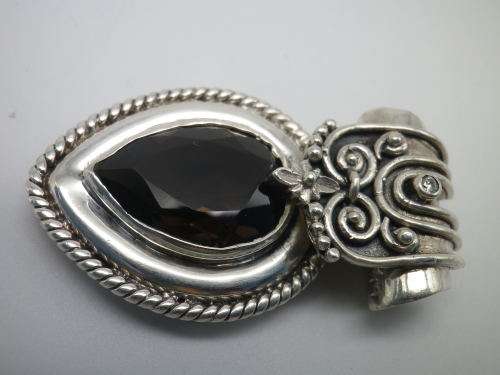 STERLING SILVER & SMOKEY QUARTZ LARGE VINTAGE PENDANT. MAGNIFICENT. 4.5 x3 cm 22grms
