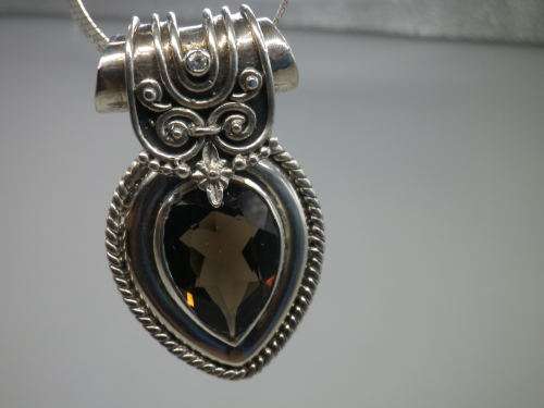 STERLING SILVER & SMOKEY QUARTZ LARGE VINTAGE PENDANT. MAGNIFICENT. 4.5 x3 cm 22grms