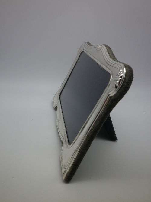 Hallmarked Sterling Silver Picture Frame. Carr's of Sheffield, 2001 18.5 x 14 cm Gorgeous