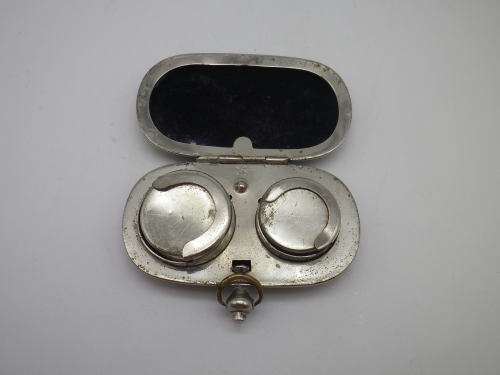 ANTIQUE SILVER PLATED DOUBLE SOVEREIGN COIN CASE 6.2 X 4.5 X 1.7cm
