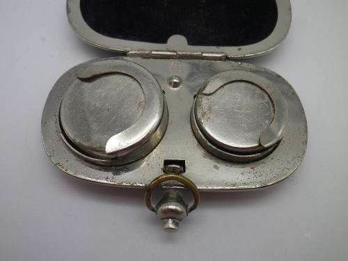 ANTIQUE SILVER PLATED DOUBLE SOVEREIGN COIN CASE 6.2 X 4.5 X 1.7cm