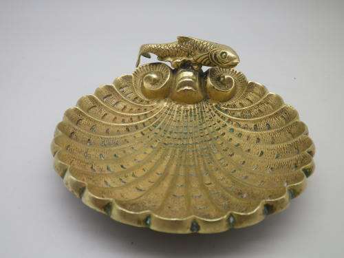 Vintage Solid Brass Art Nouveau style soap dish or trinket bowl. Shell &Fish motief. Gorgeous detail