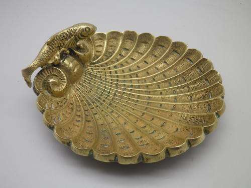 Vintage Solid Brass Art Nouveau style soap dish or trinket bowl. Shell &Fish motief. Gorgeous detail