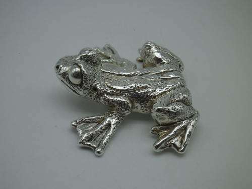 FOR TREASURES ALL SORTS ONLY PLEASE!! Sterling silver designer HUGE TREE FROG 35grms 7x8cm