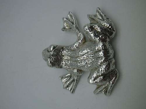 FOR TREASURES ALL SORTS ONLY PLEASE!! Sterling silver designer HUGE TREE FROG 35grms 7x8cm