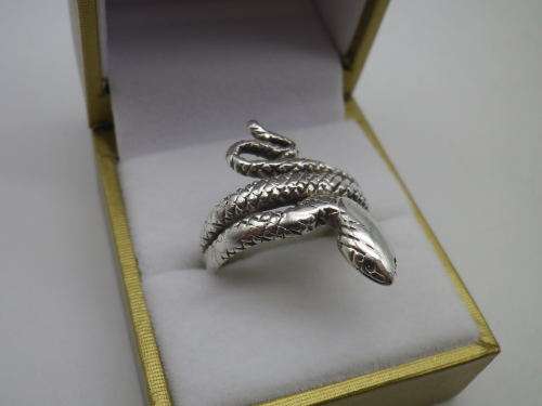 Large Sterling Silver Vintage SNAKE RING!!  Size: R 1/2. 6 grms