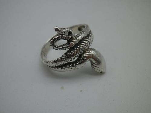 Large Sterling Silver Vintage SNAKE RING!!  Size: R 1/2. 6 grms