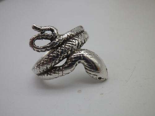Large Sterling Silver Vintage SNAKE RING!!  Size: R 1/2. 6 grms