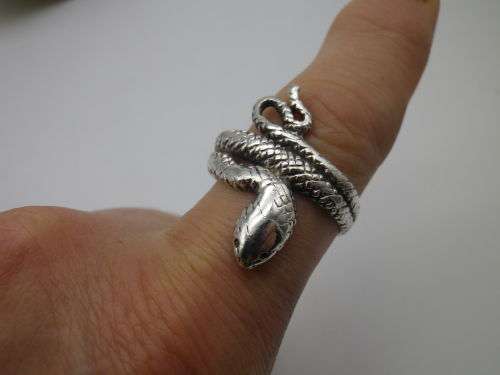 Large Sterling Silver Vintage SNAKE RING!!  Size: R 1/2. 6 grms