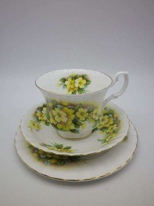ROYAL ALBERT BONE CHINA VINTAGE TRIO. Unnamed. Lovely Bright Yellow flowers